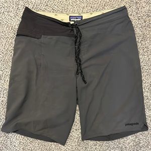 Men’s swim shorts